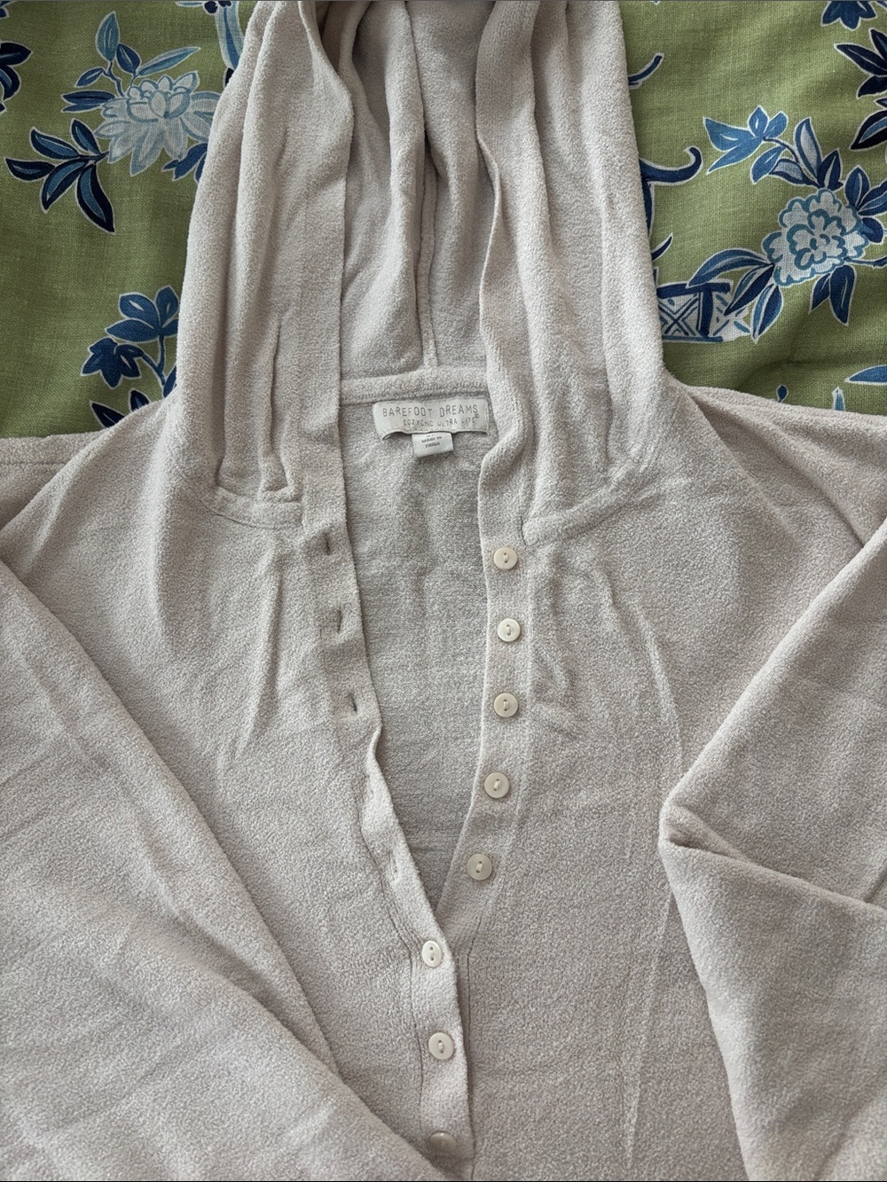 Barefoot dreams hoodie - Picture 2 of 3